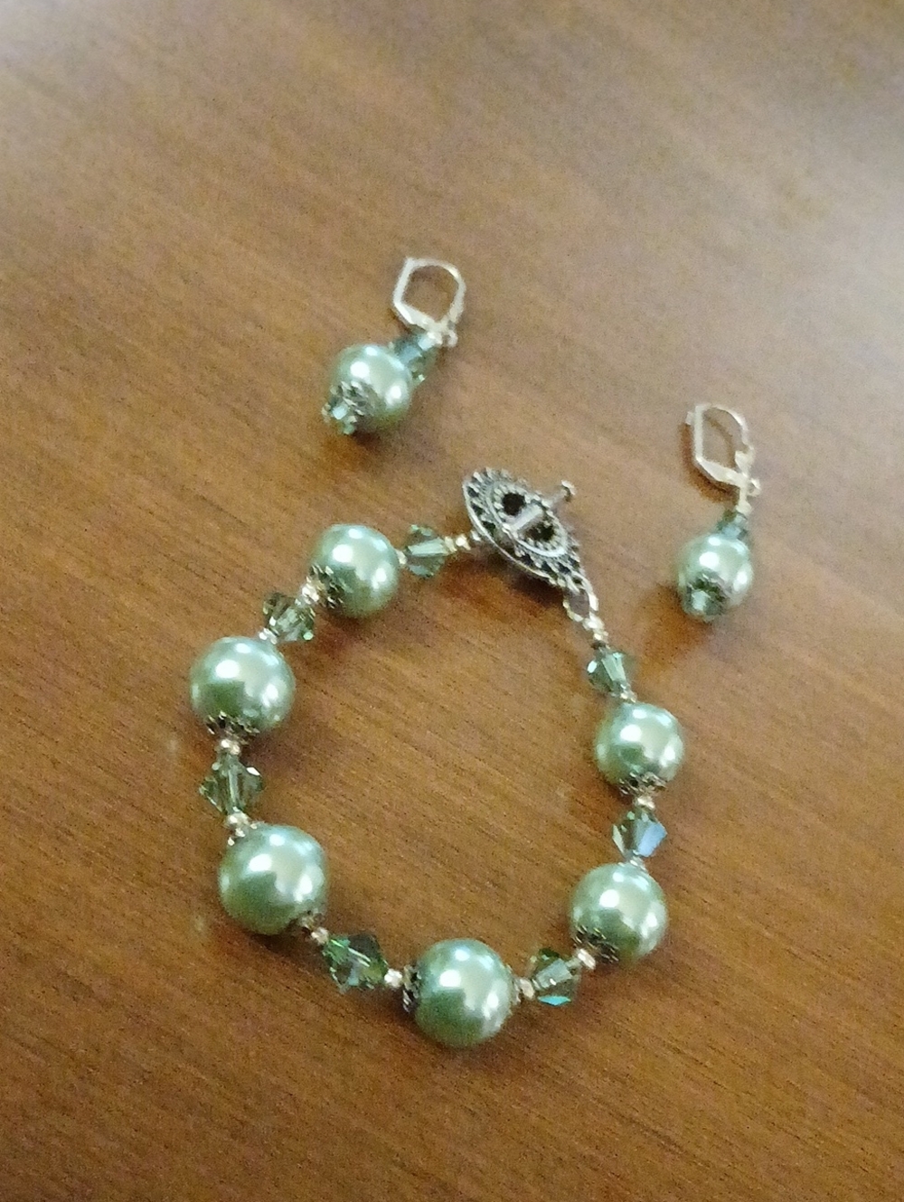 Small Elegant Green Pearl Bead Bracelet and Earring Set